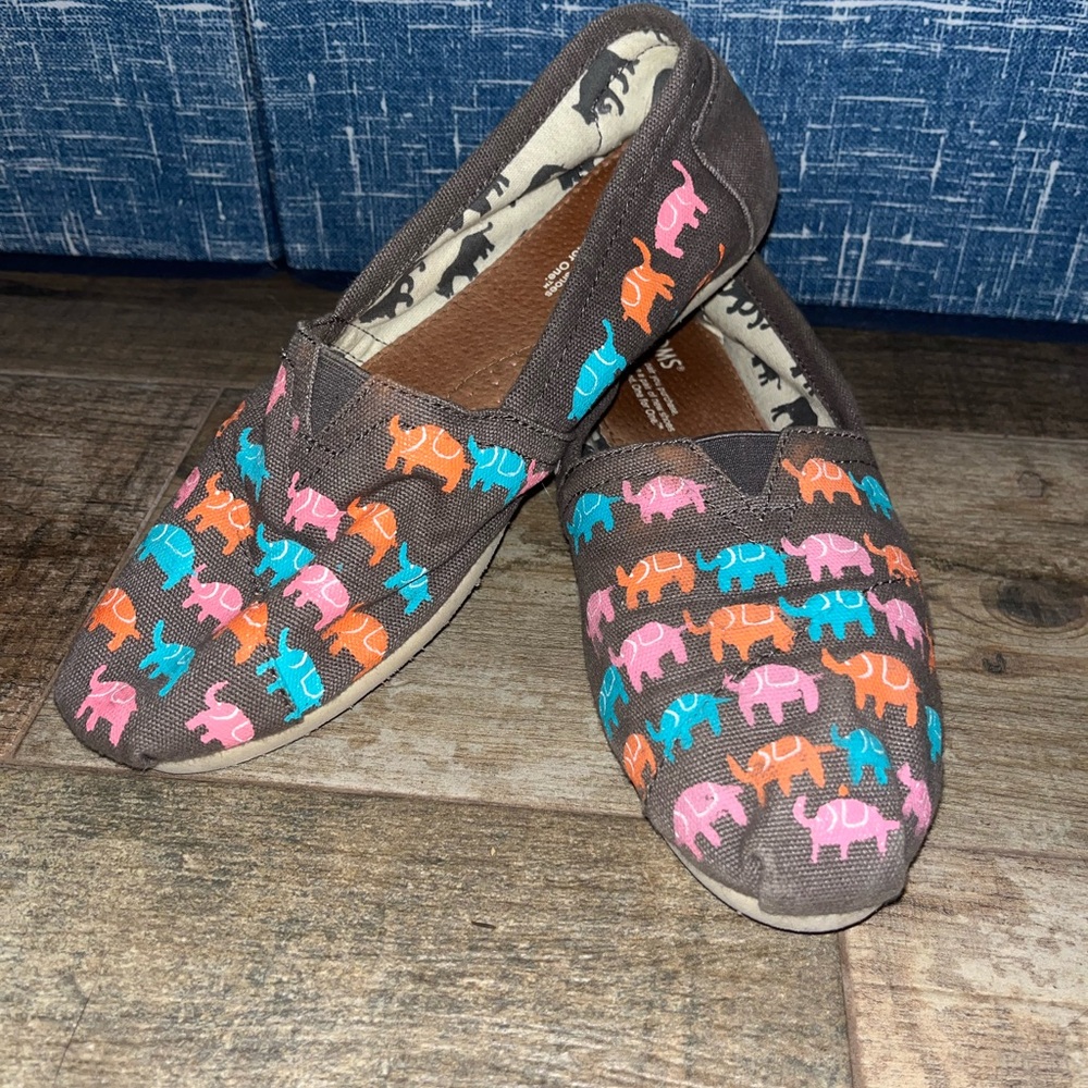 Toms Brown Elephant Print Women's Shoes